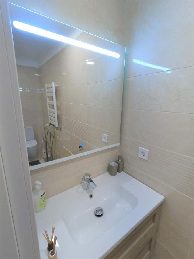 Carnaxide Modern T1 Apartment W Balcony In Carnaxide Oeiras Lisbon Bagian luar foto