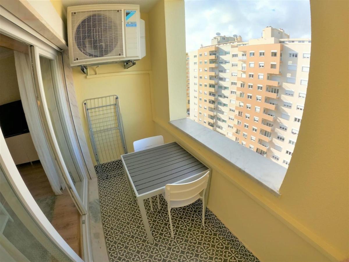 Carnaxide Modern T1 Apartment W Balcony In Carnaxide Oeiras Lisbon Bagian luar foto